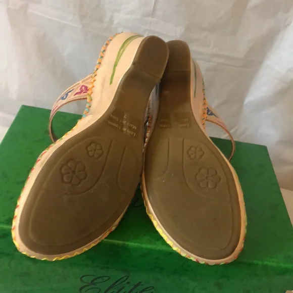 Tropical floral motif leather sandals, size 7 TTS vibrant & comfortable - Picture 7 of 9